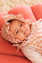 Carregar imagem no visualizador da galeria, Frill bonnet pink check
